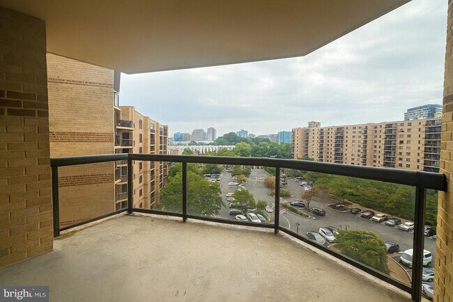 Building Photo - 8380 Greensboro Dr
