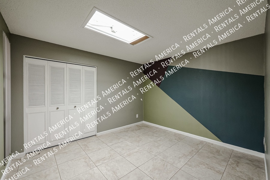 Building Photo - 3214 S El Camino Dr