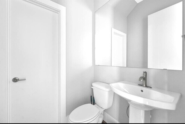 Building Photo - 4215 Hardy St