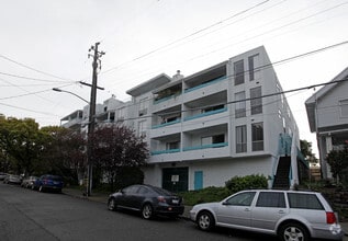 Building Photo - 36 - 3300 Kempton Avenue