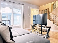 Building Photo - 319 W 12th Ave