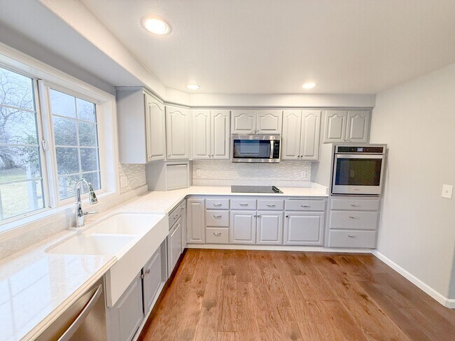 Building Photo - 4 Bedroom, 2 Bath in Pine Grove