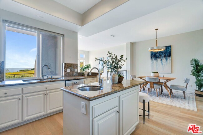 Building Photo - 6412 Lunita Rd