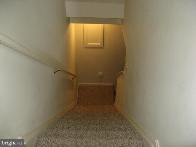 Building Photo - 136 Equestrian Dr