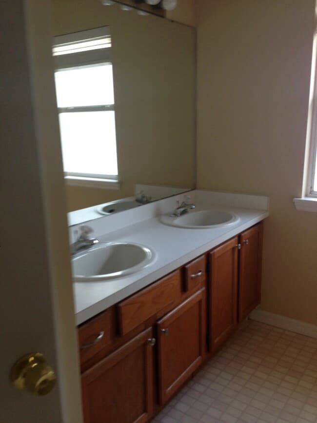 Building Photo - Gorgeous 4 BR Lake Mary home on Conservation lot - walking distance to Lake Mary HS