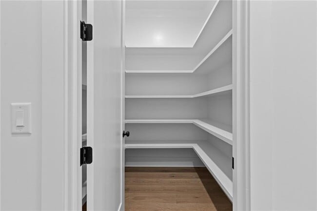 Building Photo - 6120 Hutchins Dr