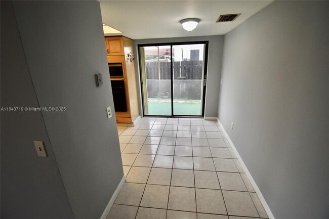Building Photo - 15015 SW 52nd Ln