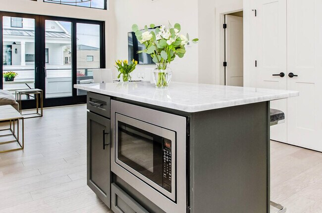 Building Photo - 1140 Hamlet St