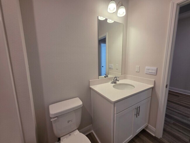 Building Photo - Brand new 5BR/3BA with Amenities Galore