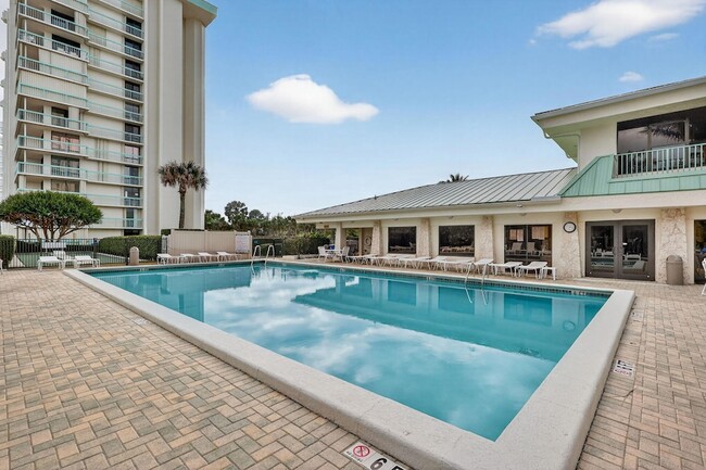 Building Photo - 9940 S Ocean Dr