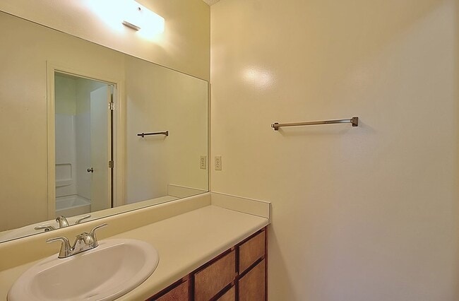 Building Photo - 784 Inwood Dr