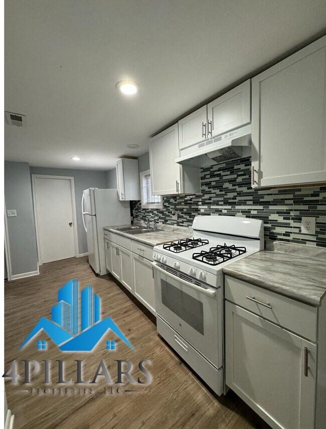 Building Photo - "Charming 2 Bed, 1 Bath Cedar Lake Rental - Ideal for Cozy Living!"