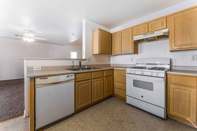 Building Photo - Modern Las Vegas Living with Style & Convenience!