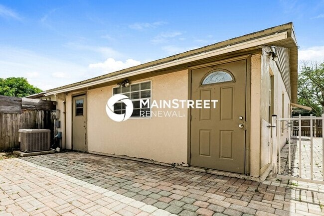 Building Photo - 3 Bedroom Pet-Friendly Home in Greenacres, FL with Main Street Renewal