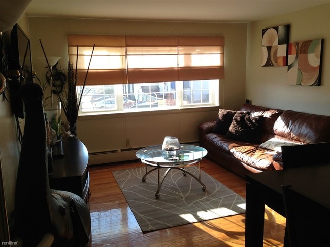 Building Photo - 22 Kenyon St