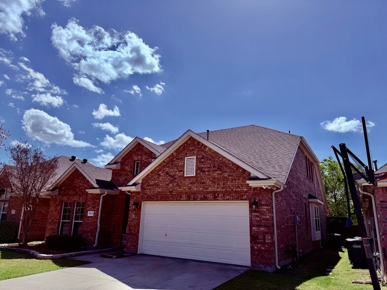 Building Photo - 10133 Sanden Dr