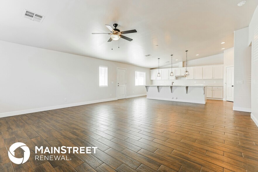 Building Photo - 807 W Buist Ave