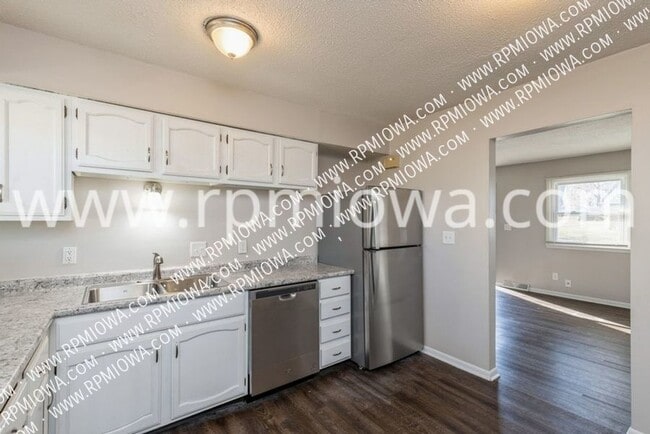 Building Photo - 213 NW Arlan Dr