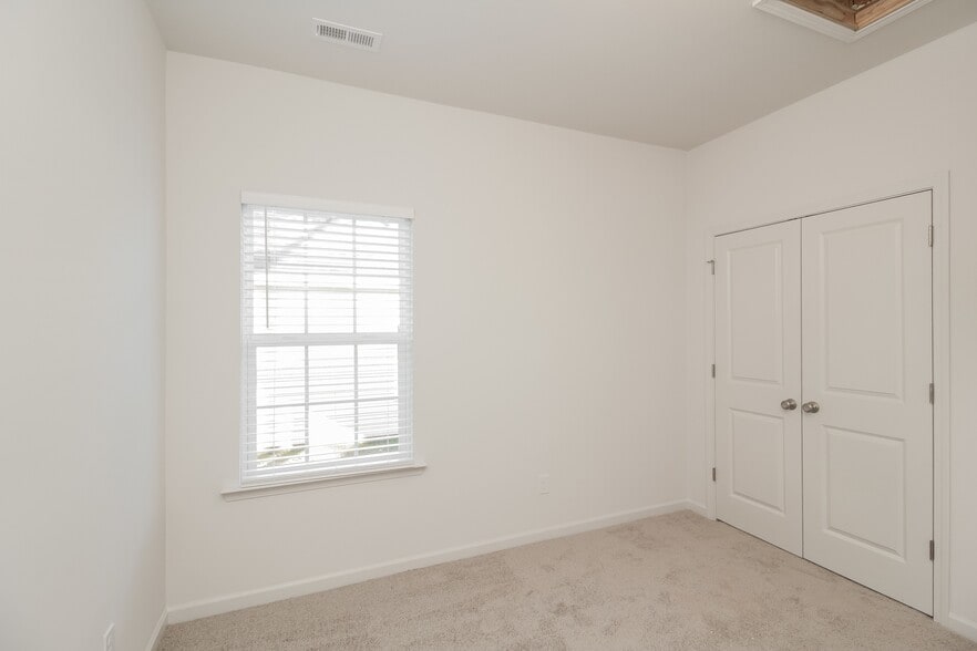 Building Photo - 708 N 6th St