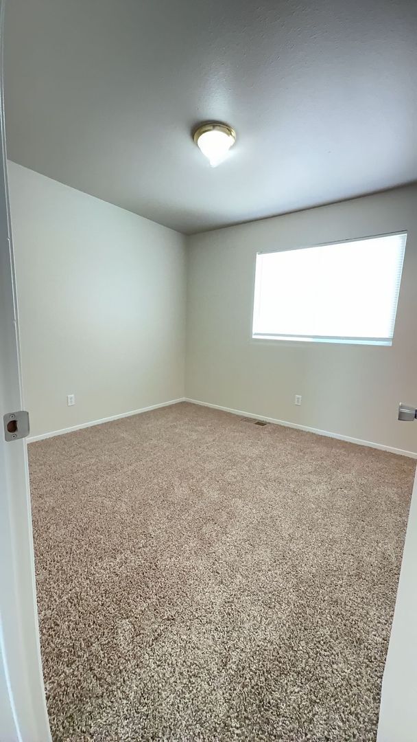 Building Photo - 3703 Compass Pointe Ave