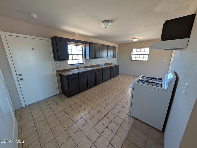 Building Photo - 13918 Wild Flower Dr