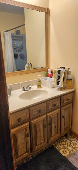 Shared Bathroom vanity1 - 2116 Thaler Ave