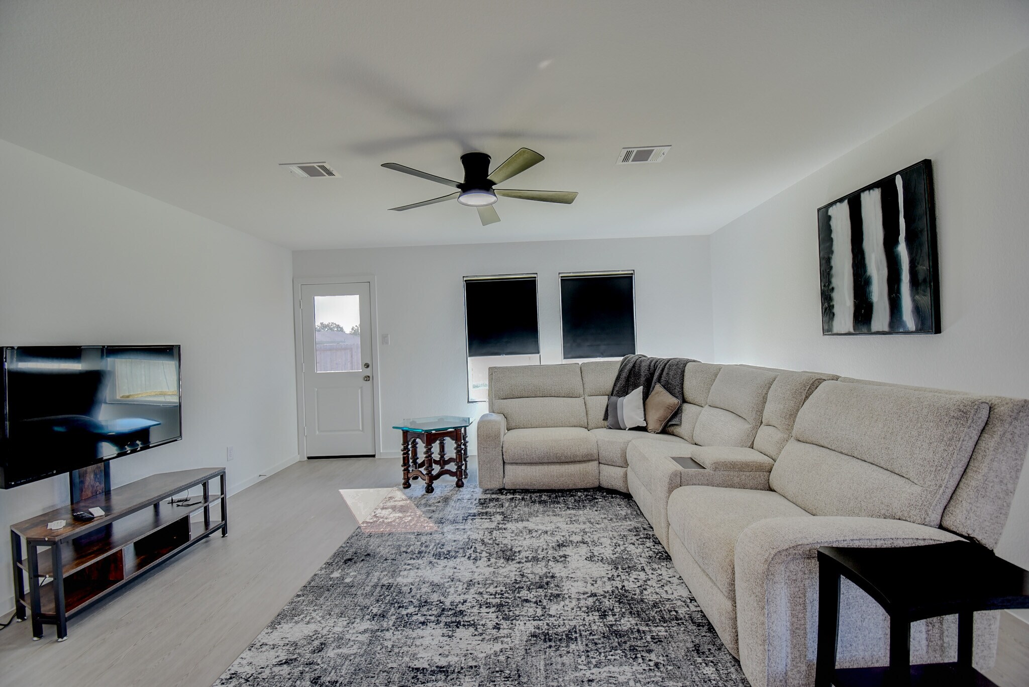 Building Photo - 410 Emma St