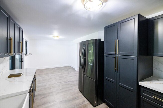 Building Photo - 3401 SW 17th St