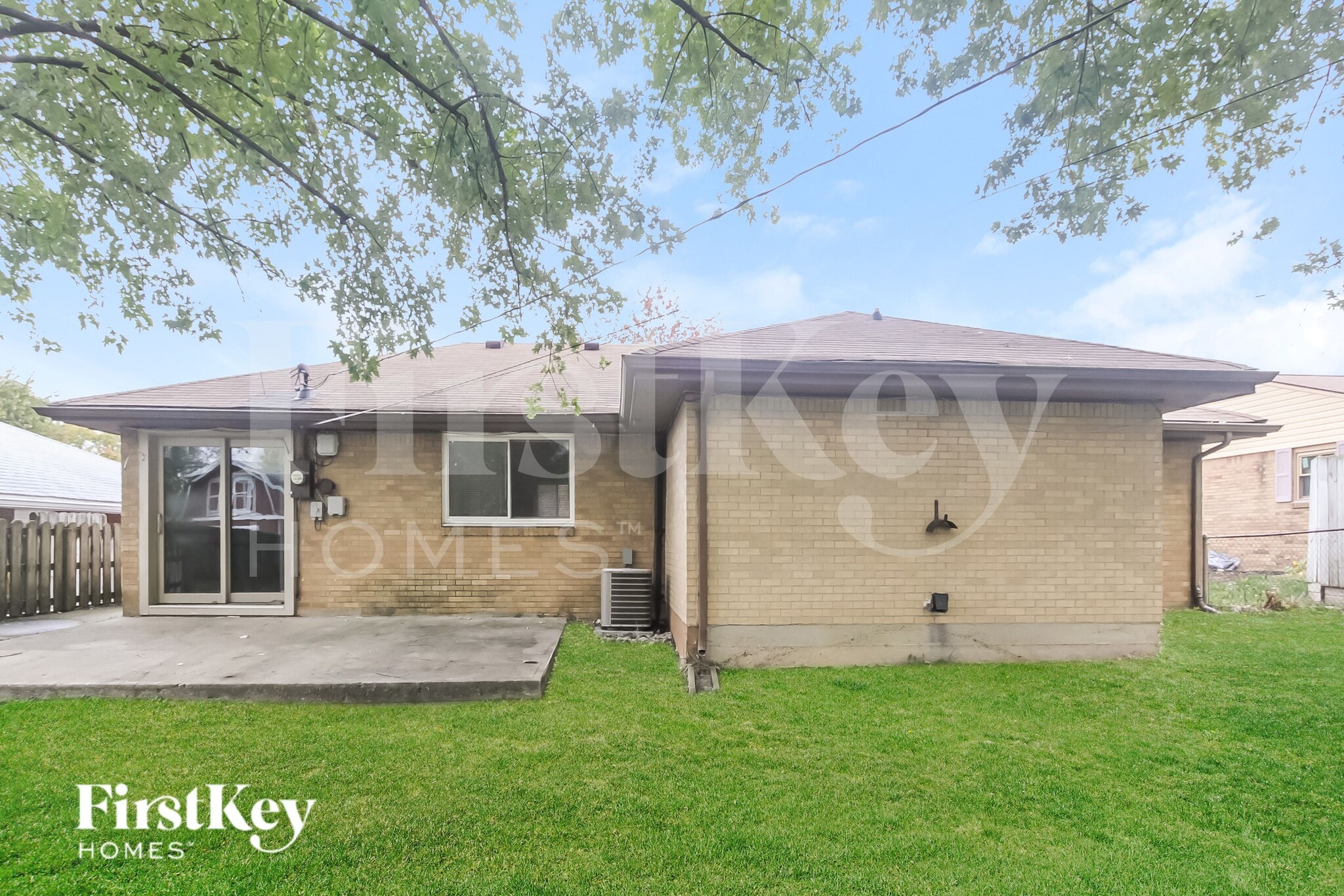 Building Photo - 221 Grovewood Dr