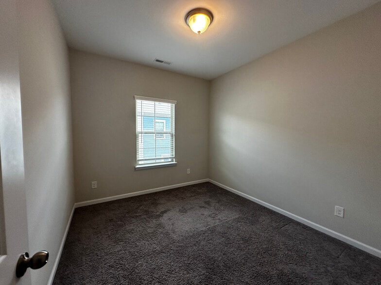 Building Photo - Room in Townhome on Whitby Moore St