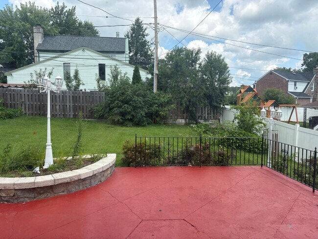 Building Photo - 3 Bed Single Family in Springfield