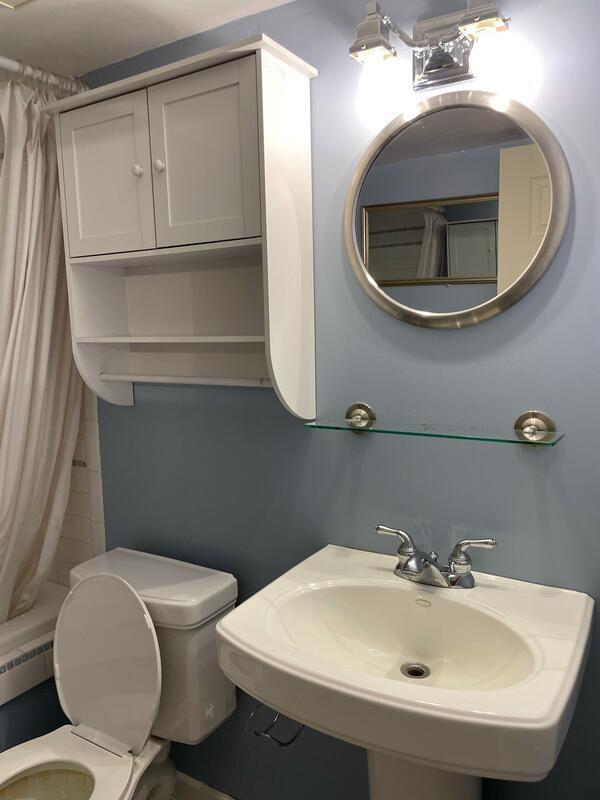 Building Photo - 927 Woodlawn Ave