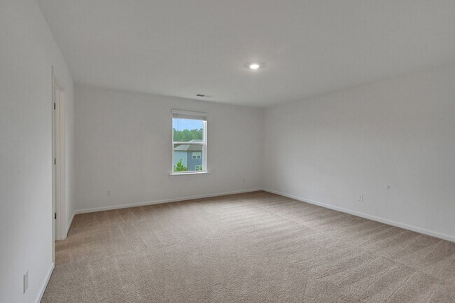 Building Photo - Stunning 4BR House in Hampton