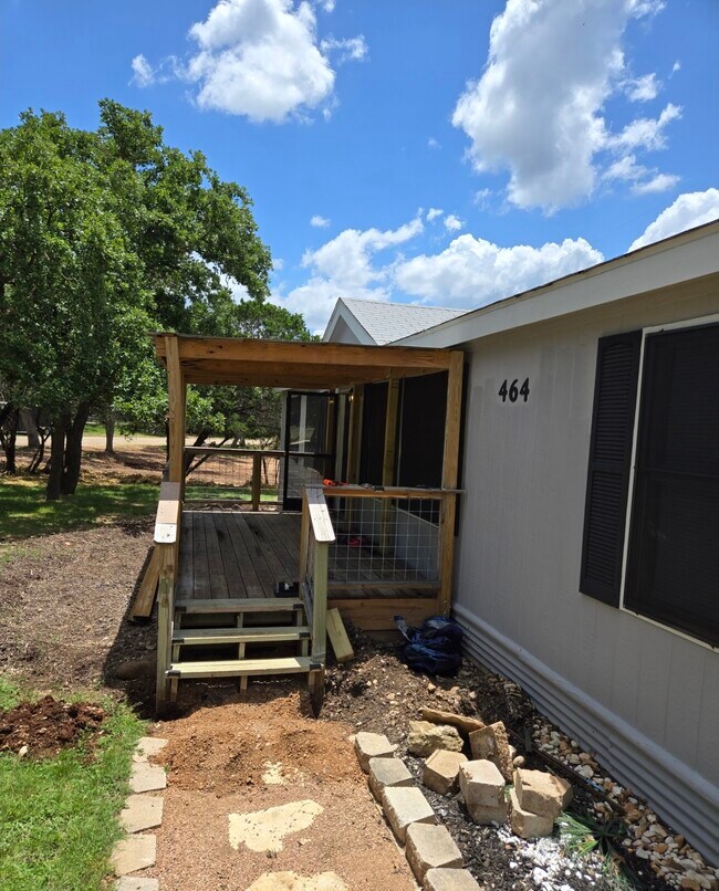 Building Photo - 464 Red Bud Ln