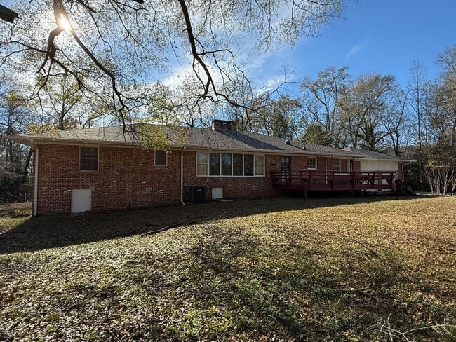 Building Photo - Pinson - Open Floor Plan with Large Living & Family Rooms 2 Bedrooms 2 Bath over 2500 sqft