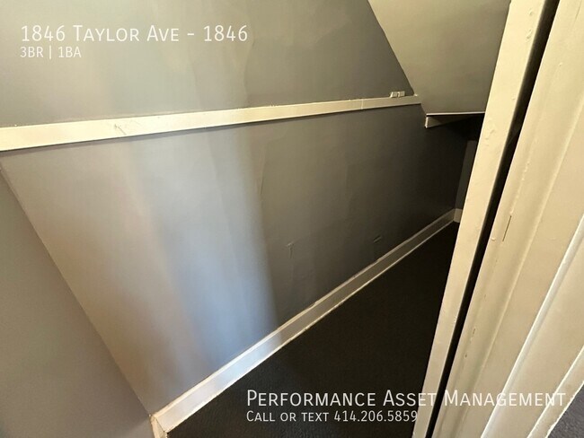 Building Photo - Glorious 3 Bedroom Lower in Racine