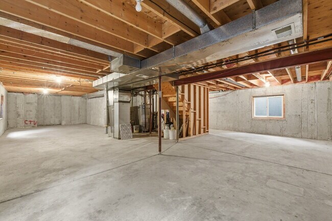 Building Photo - Single-Family Home in Near-Perfect Condition | 931 square foot 3-Car Garage!! | Covered Patio | L...