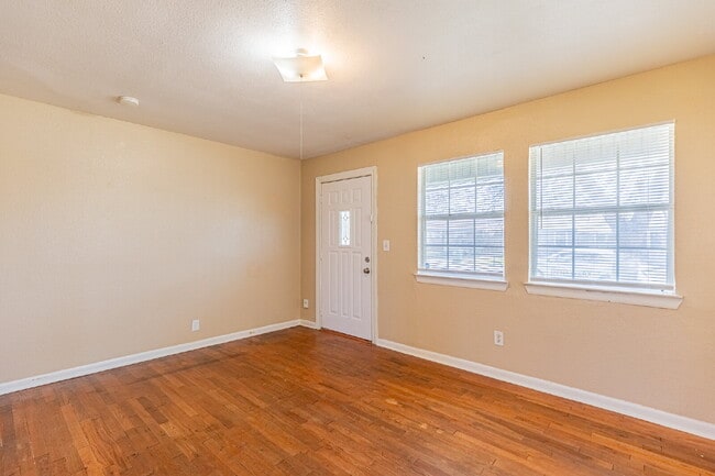 Building Photo - 215 Legion Dr W