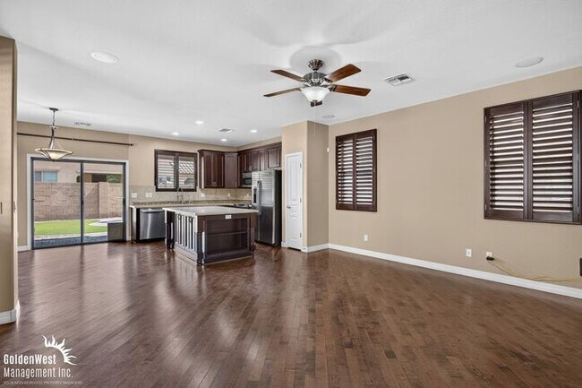 Building Photo - Beautiful 3Bdm 2.5Ba Home with Private Backyard in Power Ranch!