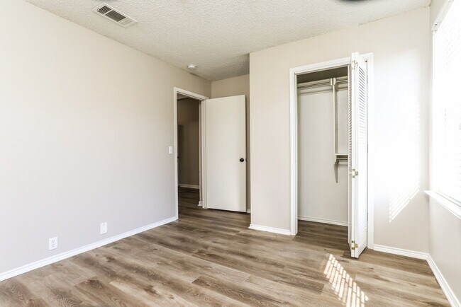 Building Photo - 1901 Purdue Dr