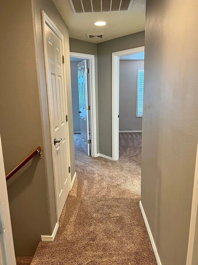 Building Photo - 8225 Sweetbrier Loop SE