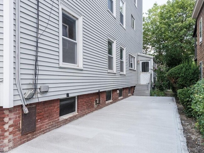 Building Photo - 23 Magee St