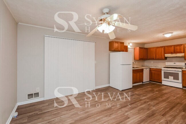 Building Photo - The living is easy in this 3 bedroom, 2 ba...
