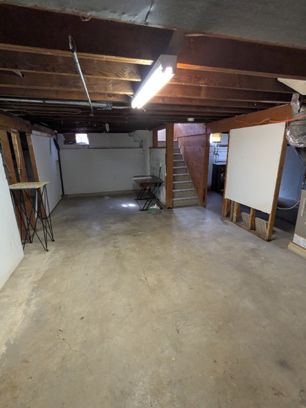 Building Photo - 1604 Maple Dr