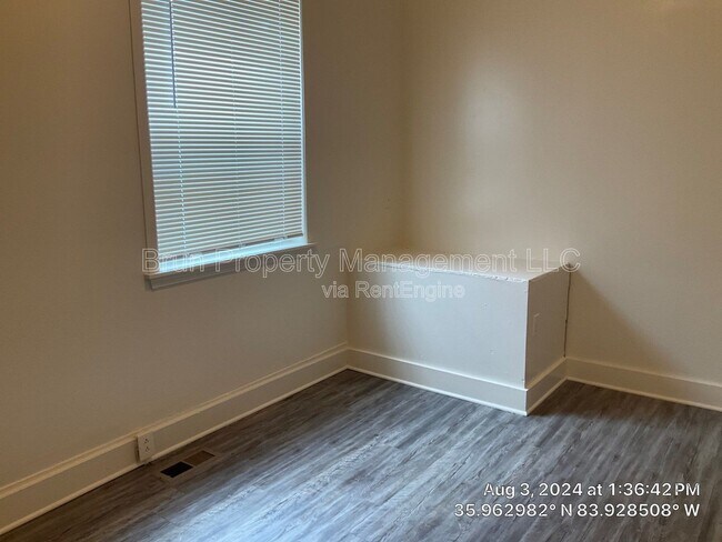 Building Photo - 1206 Forest Ave