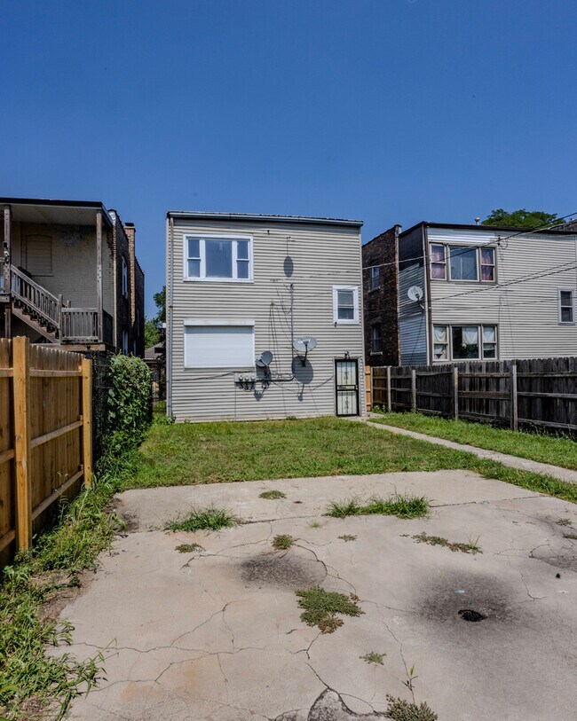 Building Photo - 1523 E 74th Pl