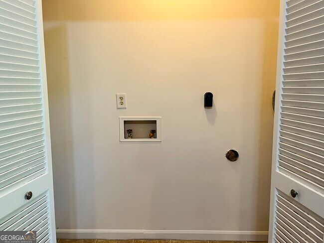 Building Photo - 2289 Roscoe Rd