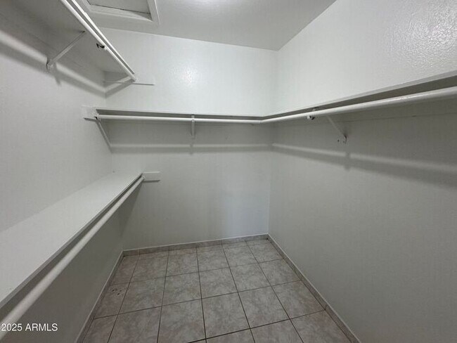 Building Photo - 5502 W Frier Dr
