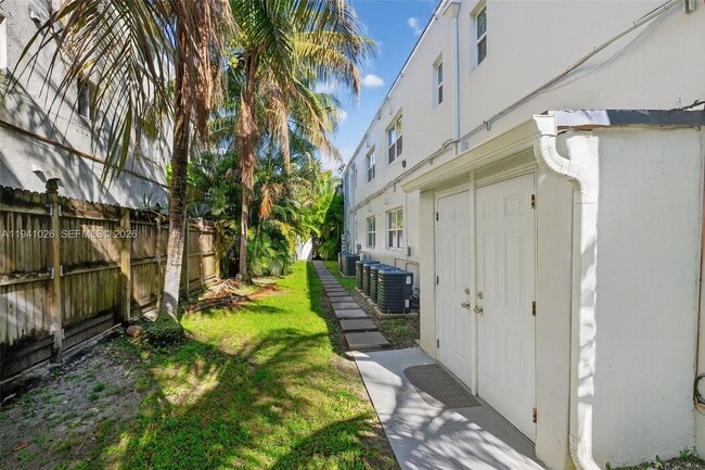 Building Photo - 3676 Oak Ave