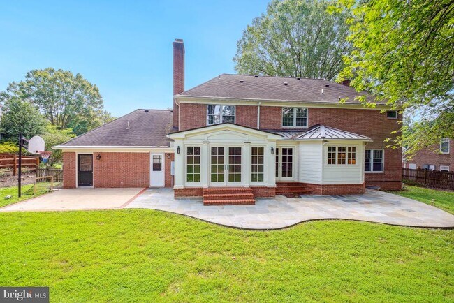 Building Photo - 1210 Suffield Dr